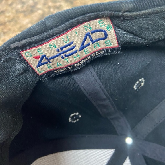 High End Red Hawk Casino CA Suede Brim Two Tone Strap Back Baseball Hat MINTY - Picture 6 of 6